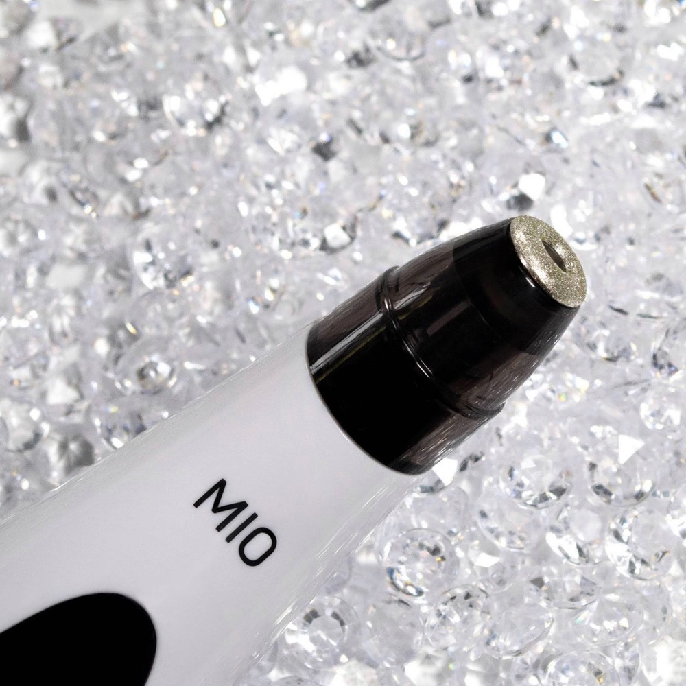 MIO Diamond Microdermabrasion & Pore Extraction